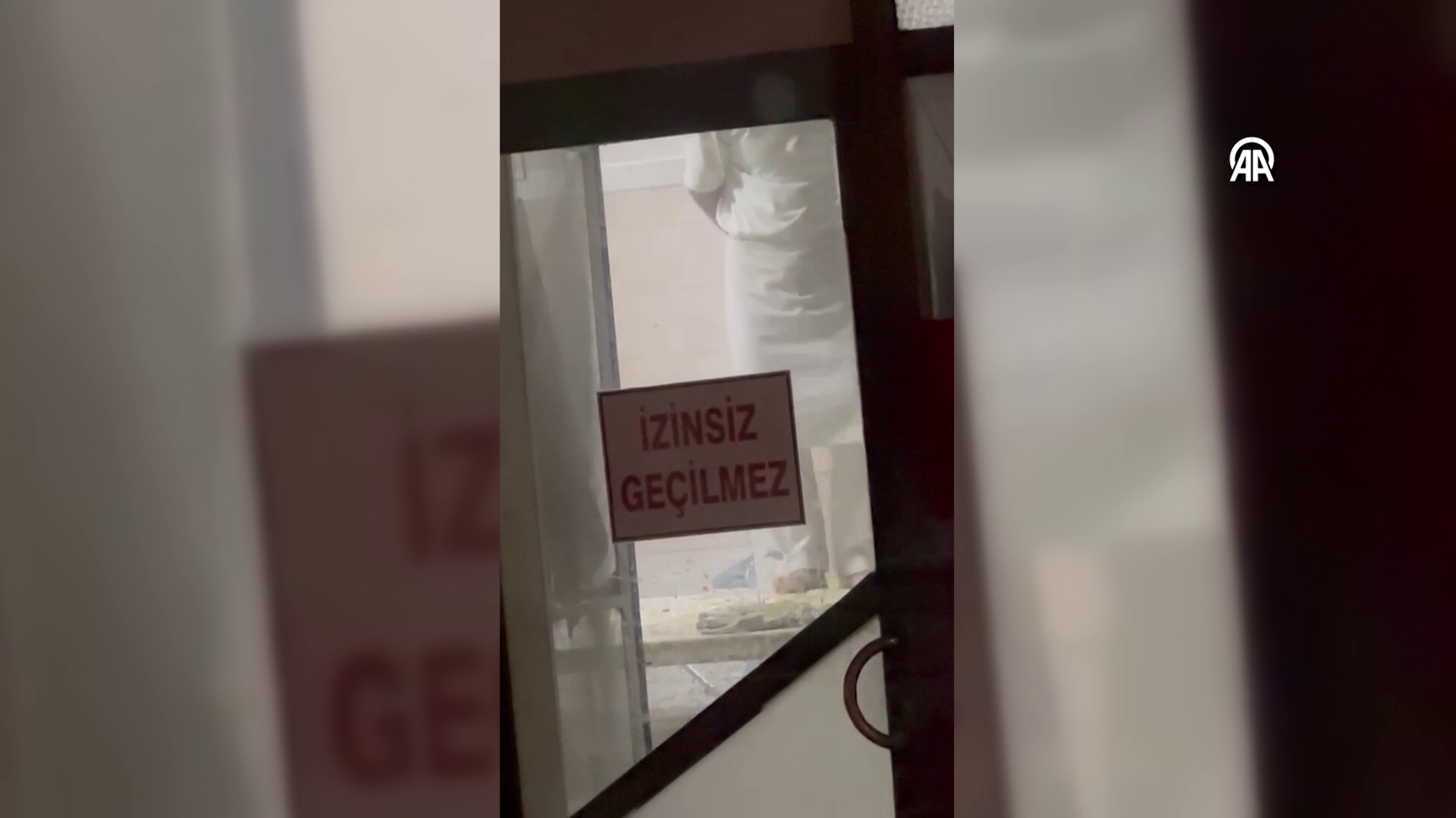 Sakarya'da rezalet: Tatlı hamurunu ayaklarıyla çiğnediler
