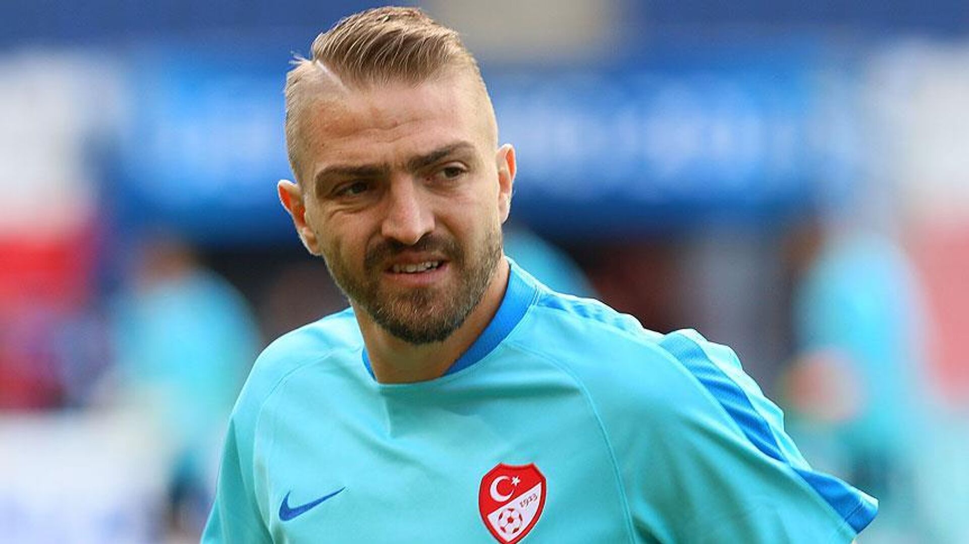 12 maçta 4 kırmızı kart görmüştü: Caner Erkin'le yollar ayrıldı