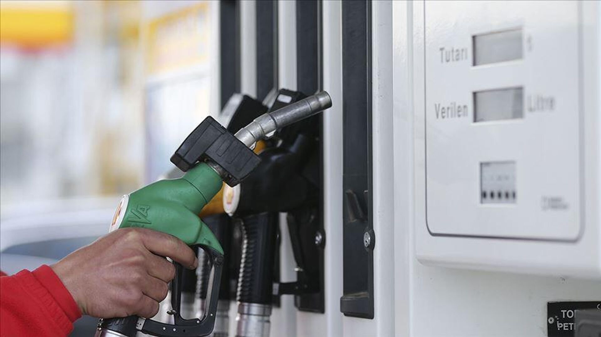 Araç sahipleri dikkat: Motorinin ardından benzine de zam geliyor