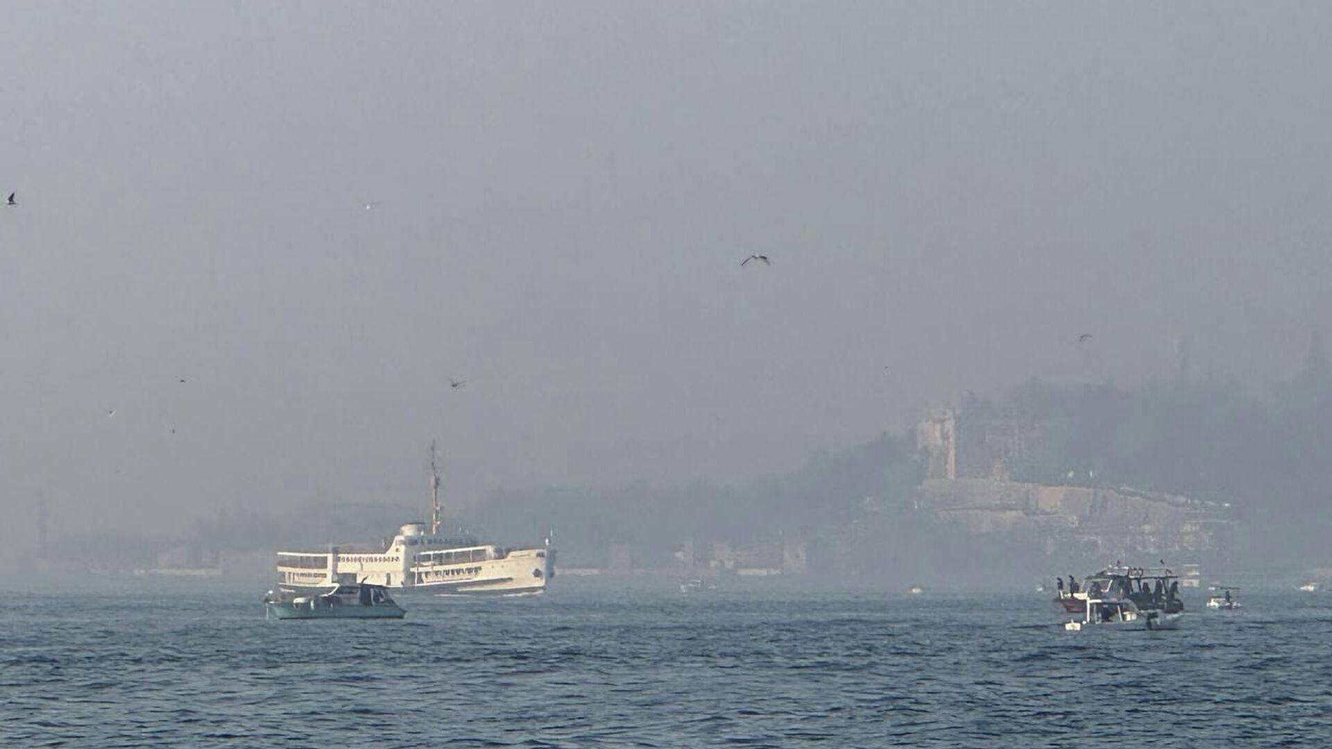 İstanbul yeni güne sisle uyandı: Köprüler gözden kayboldu
