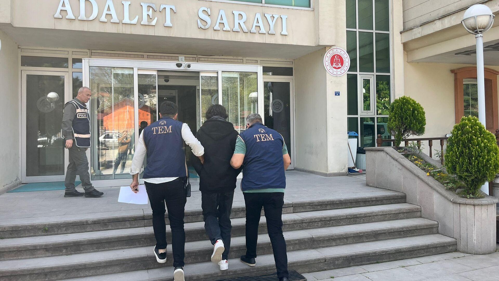 'Okula saldırı olabilir' paylaşımı yapan öğrenci yakalandı