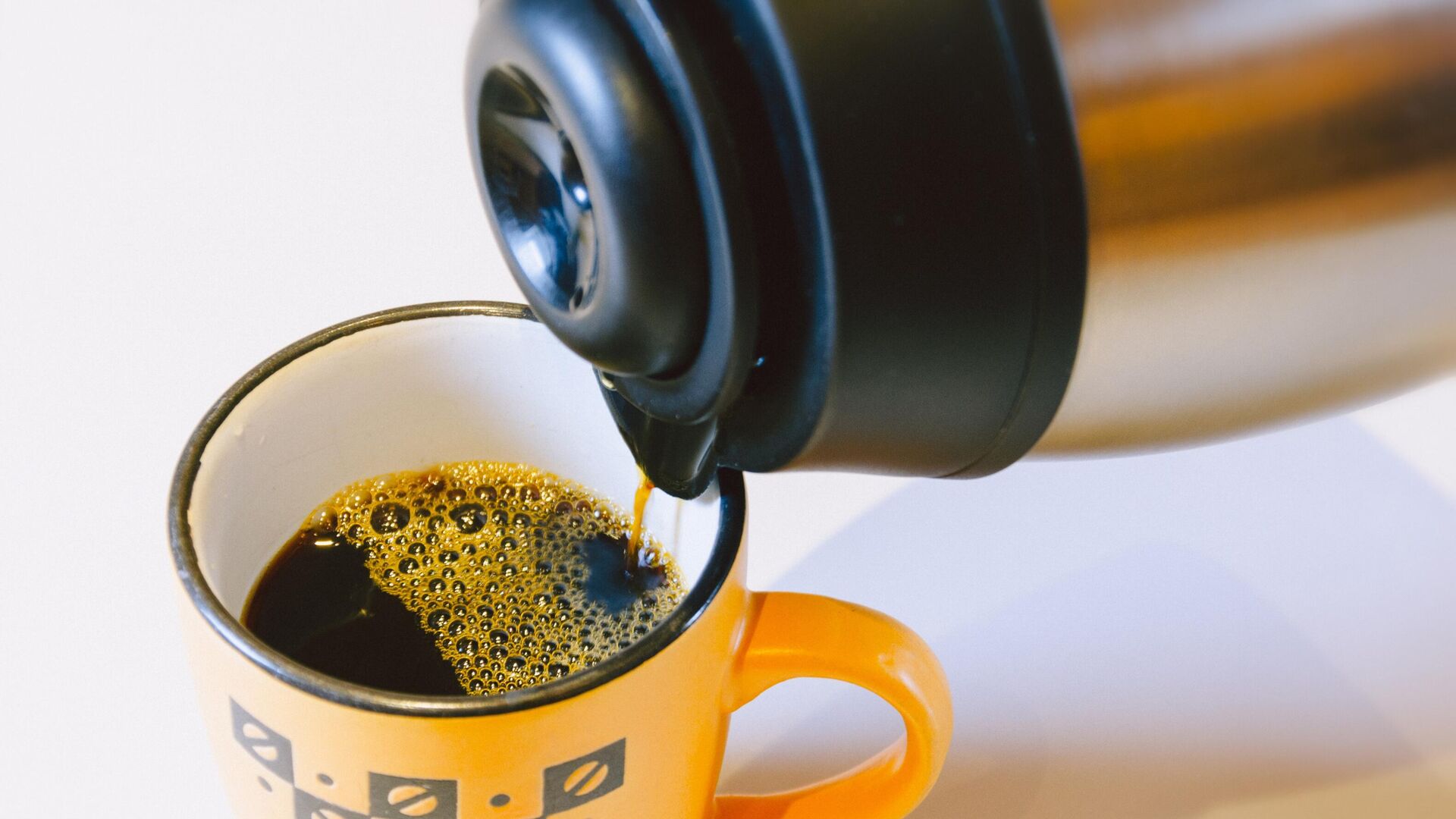 Sendika'nın 'istifanı geri çek termosu al' çağrısı gündem oldu