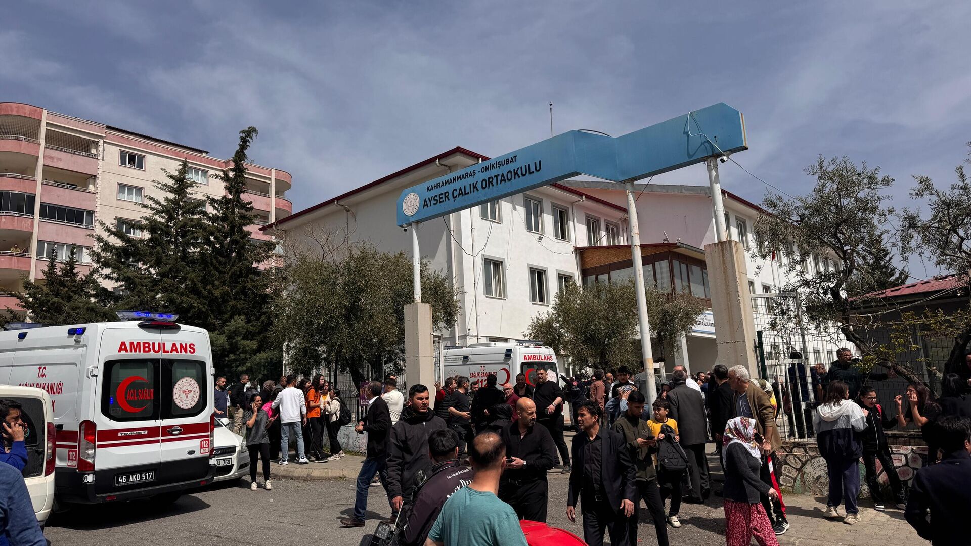 'Okula saldırı olabileceği' paylaşımıyla ilgili gözaltına alınan 3 şüpheliden biri tutuklandı