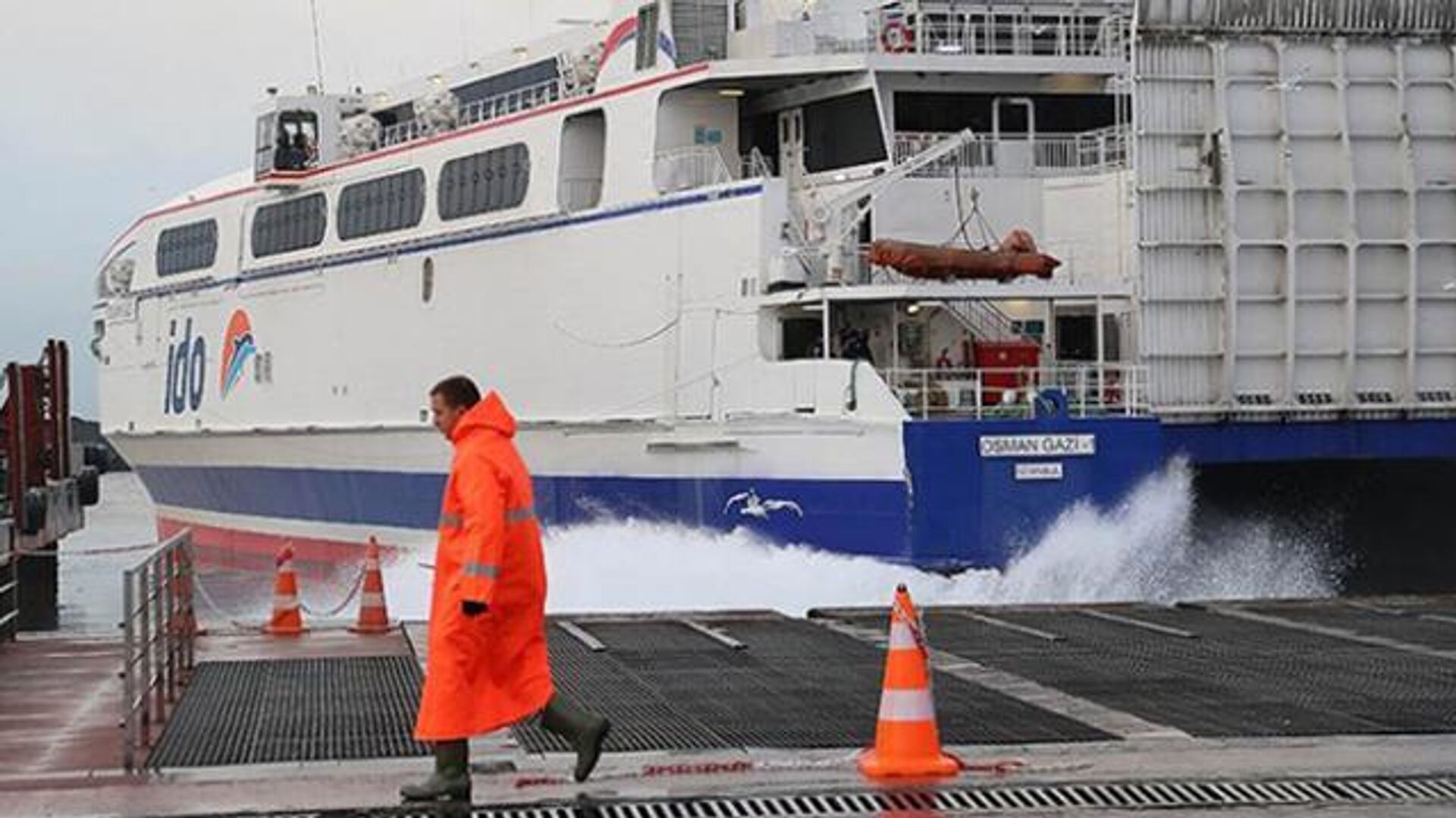 Marmara'da fırtına uyarıları yapıldı: Deniz otobüsü seferleri iptal edildi