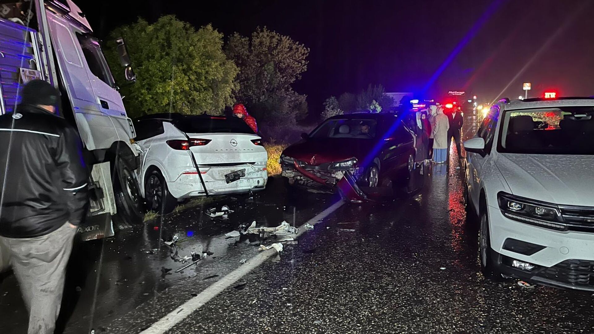 Uşak'ta zincirleme trafik kazası: 4 kişi hayatını kaybetti