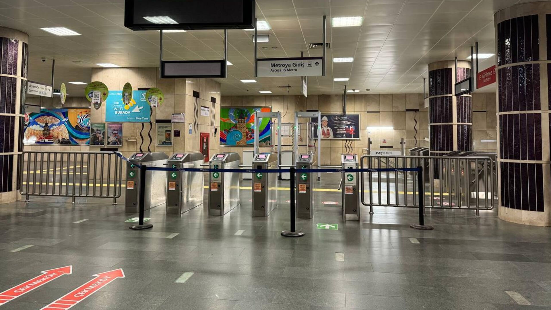 İstanbul'da metroda su sızıntısı seferleri durdurdu
