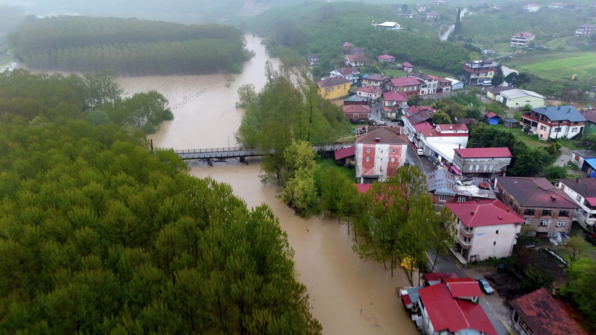 Sakarya’da Melen Nehri taştı: Yerleşim yerleri ve tarım arazileri sular altında