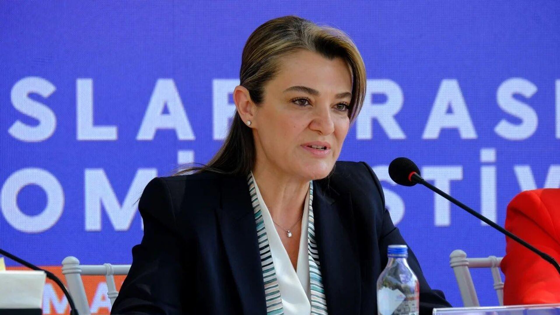 Antalya Büyükşehir Belediyesi Genel Sekreteri Cansel Tuncer tutuklandı