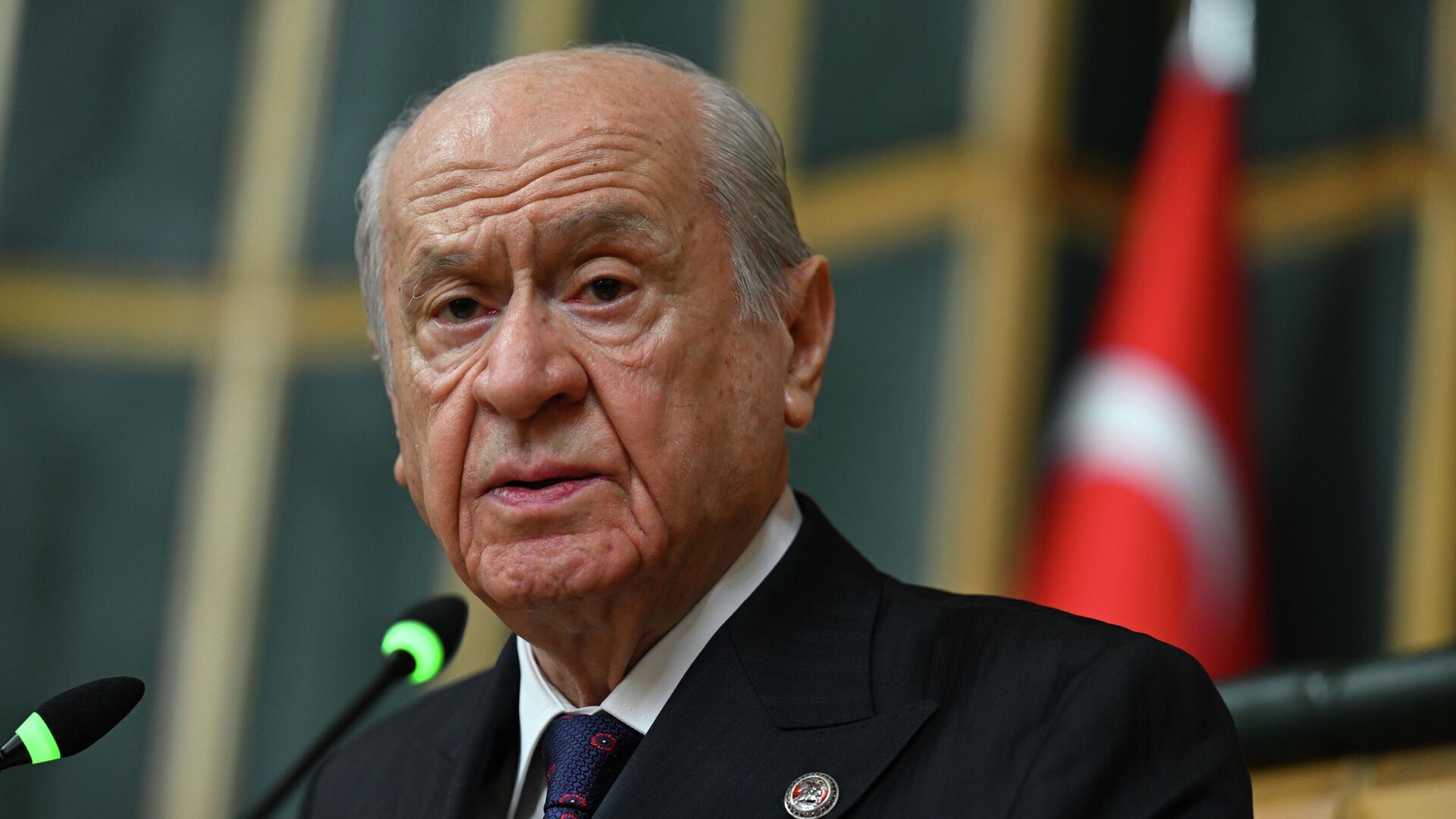 MHP lideri Bahçeli, Galatasaray'ın şampiyonluğunu kutladı