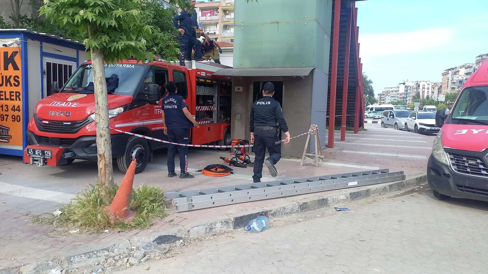 Manisa’da üst geçit asansöründe kaza: 24 yaşındaki genç can verdi