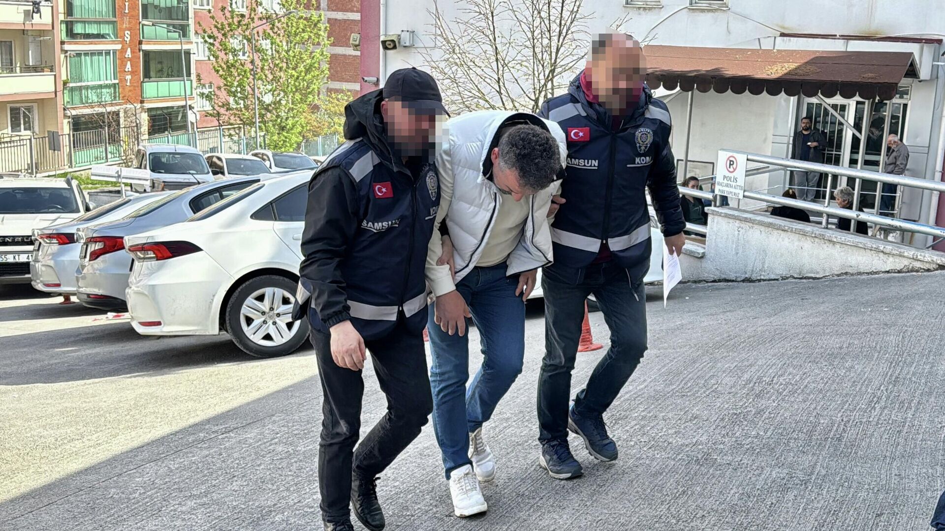 Doktorlara 'rüşvet' operasyonu: Hastalardan para aldıkları iddia ediliyor