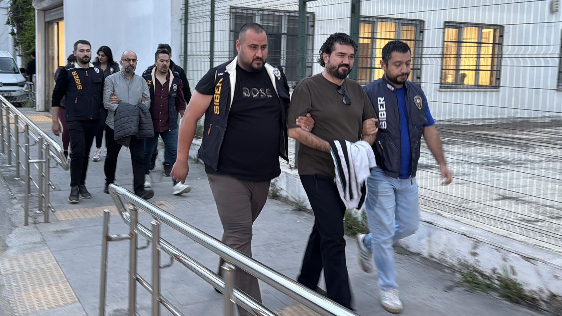 Gözaltına alınmıştı: Rasim Ozan Kütahyalı, Adana'ya getirildi