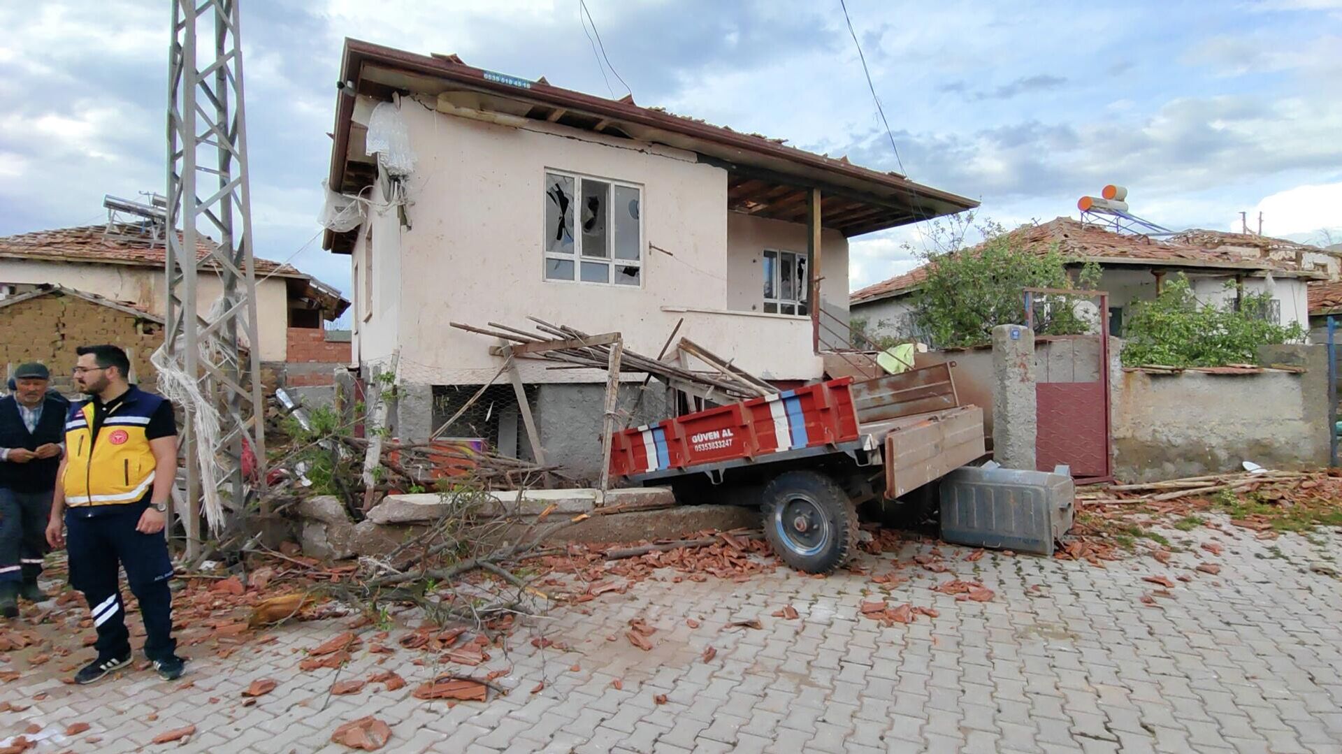 Çorum'da hortum çıktı: 4 yaralı