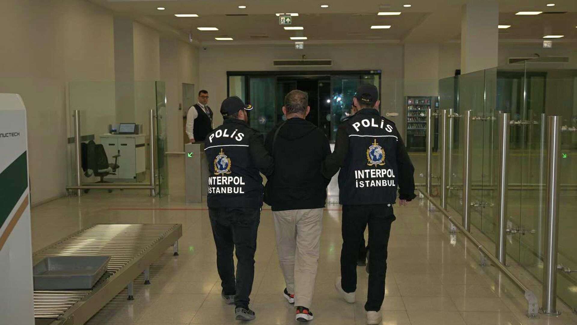 40 kişiye mezar olan apartmanın müteahhidi Türkiye'ye iade edildi: Depremden bir gün sonra kaçmıştı