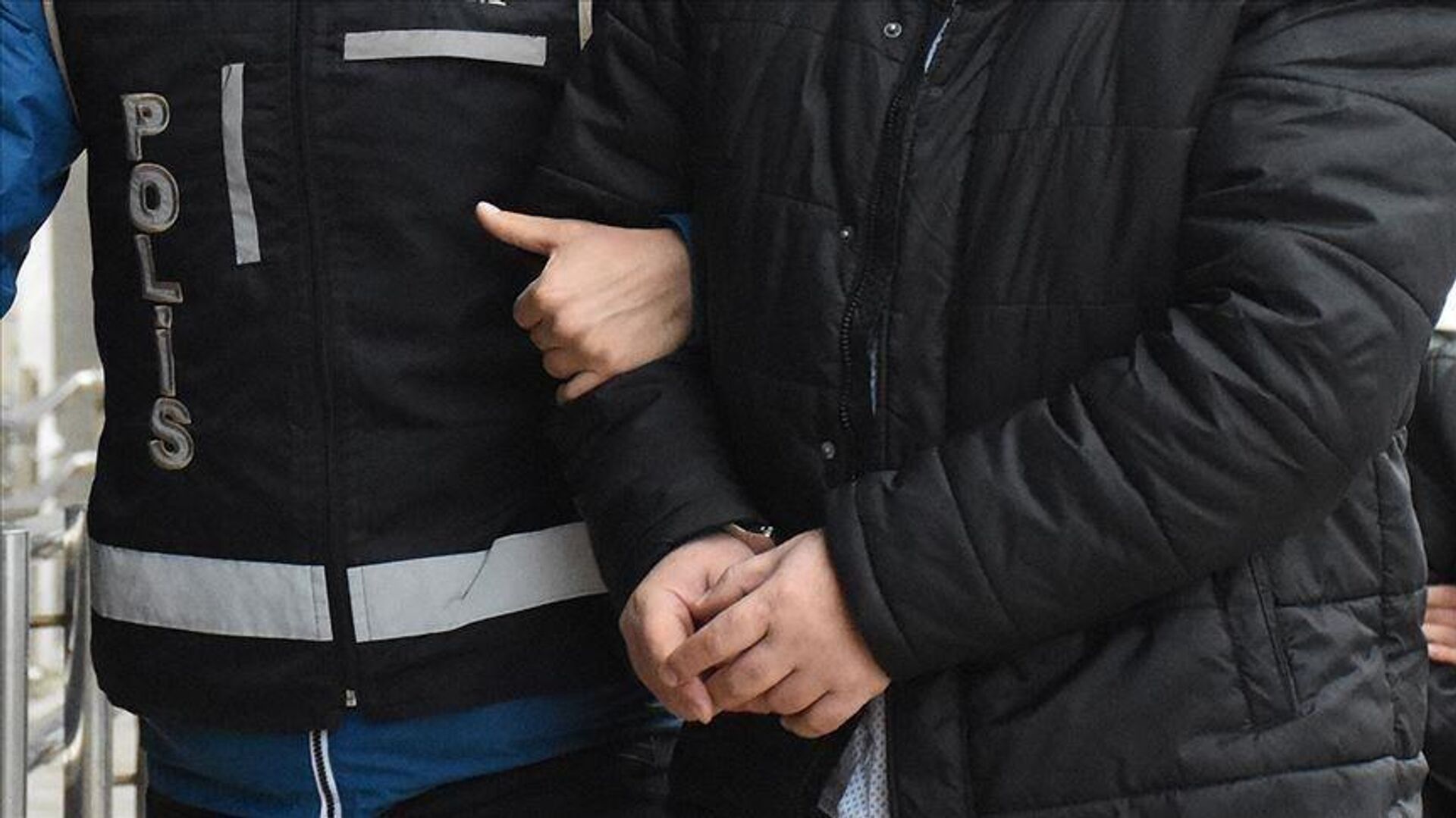 Emniyet ve MİT'ten ortak operasyon: İstanbul'da kırmızı bültenle aranan 14 şüpheli yakalandı
