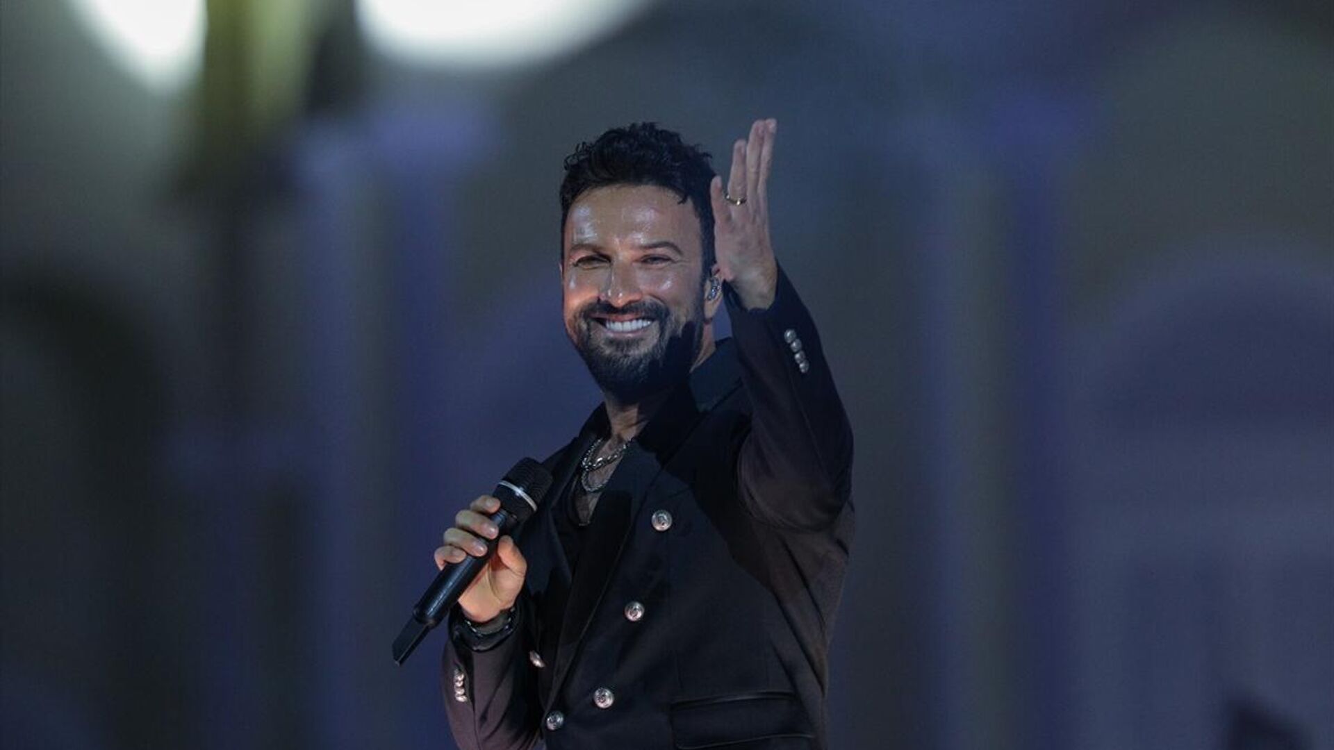 Tarkan'dan milli marş açıklaması: 'Harıl harıl çalışıyorum stüdyomda'