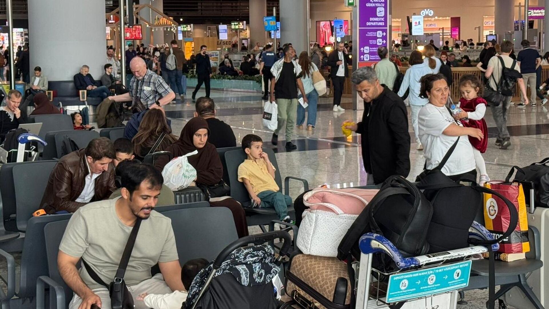 Bayram trafiği başladı: Otoyollar, havalimanları ve otogarlarda tatil yoğunluğu