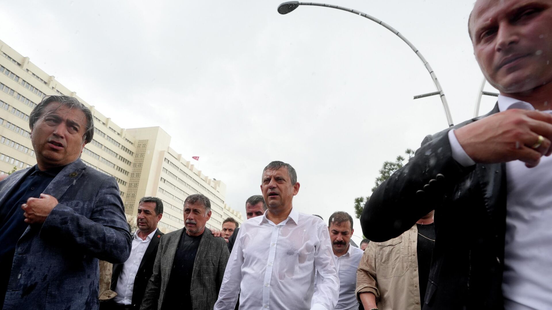 Özgür Özel'in TBMM'ye yürüyüşüne soruşturma açıldı