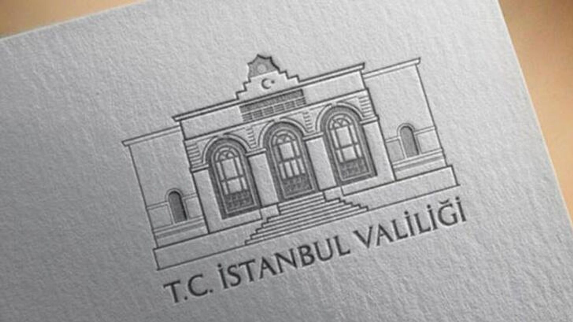 İstanbul Valiliği açıkladı: İzmir'de TOMA'ya zarar veren okul müdür yardımcısı görevden uzaklaştırıldı