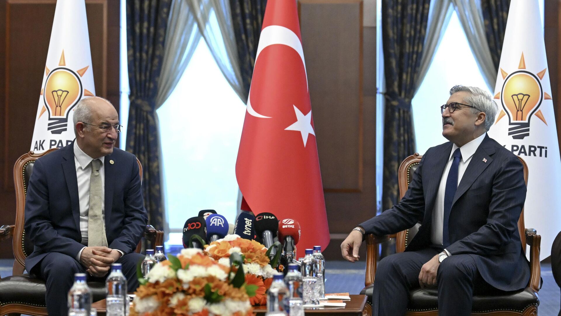 AK Parti ve CHP 3 bayram sonra bayramlaştı