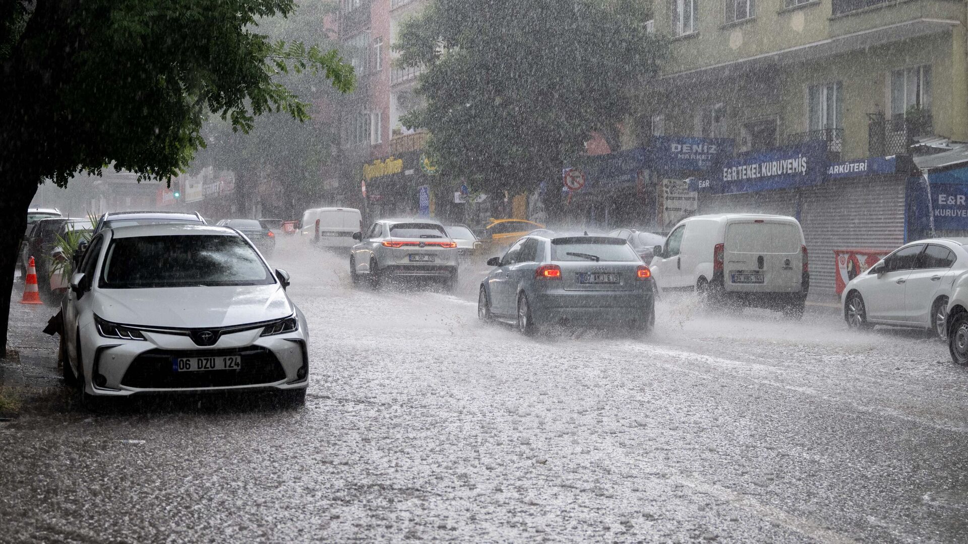 Meteoroloji'den 8 il için sarı kodlu sağanak uyarısı: Sıcaklık 7 derece düşüyor