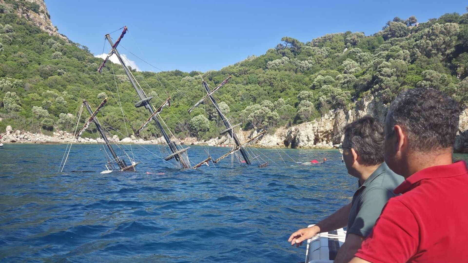 Marmaris'te günlük tur teknesi battı