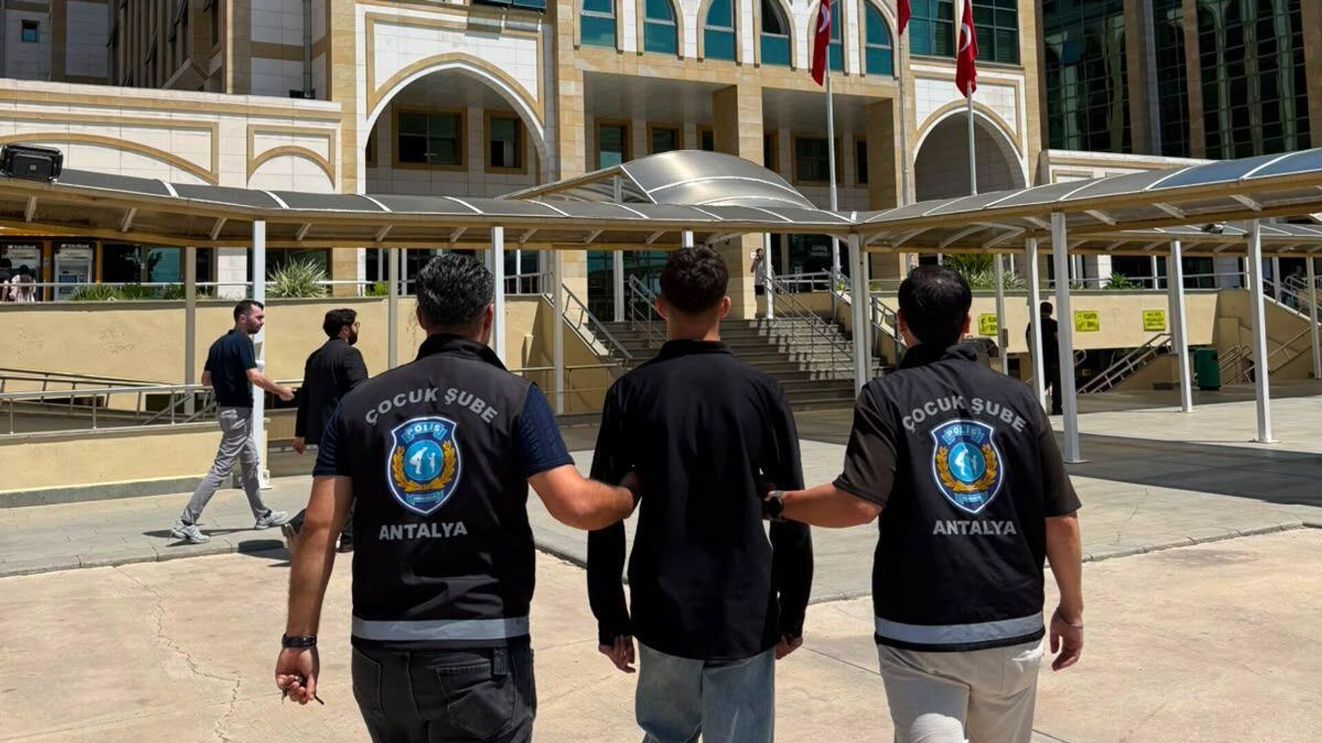 ‘12'den sonra Antalya'da devlet biziz‘ paylaşımı yapan şüpheli gözaltına alındı