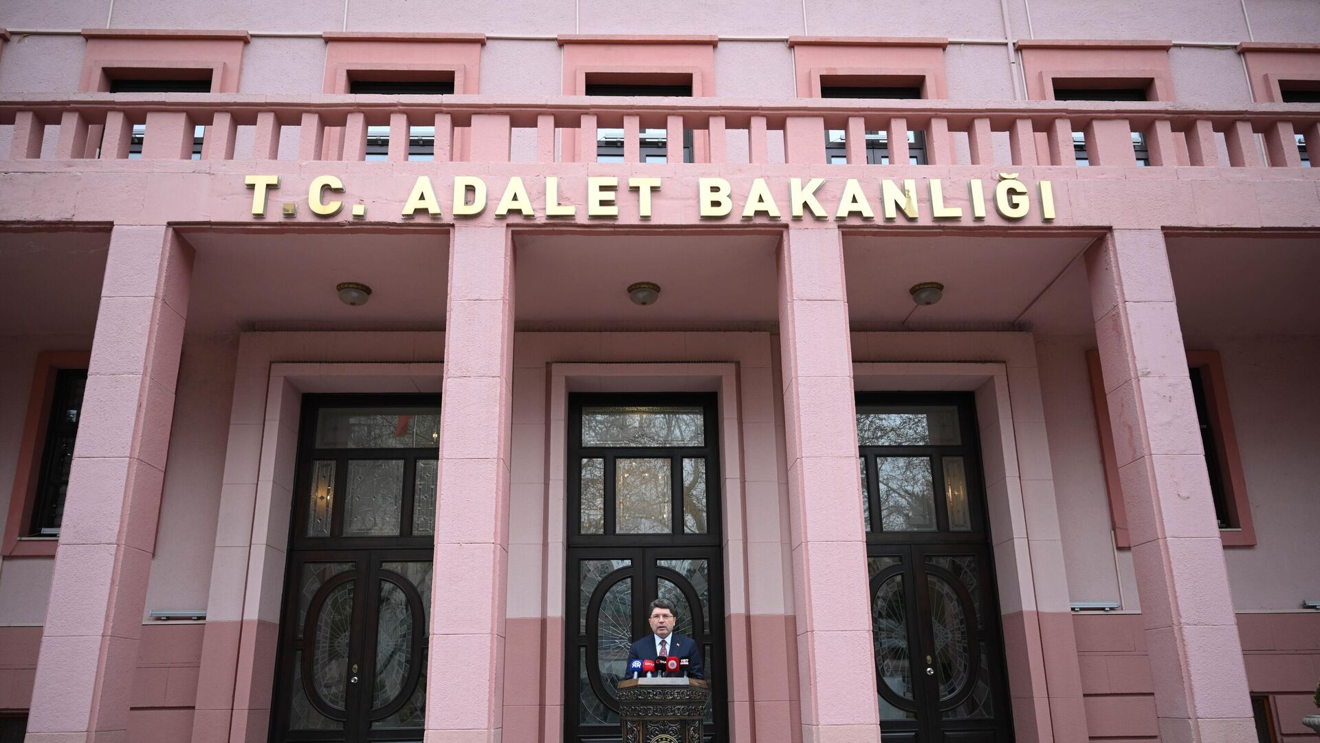 Adalet Bakanlığı 15 bin yeni personel alımı için başvurular bugün başlıyor: Nereden başvuru yapılır?