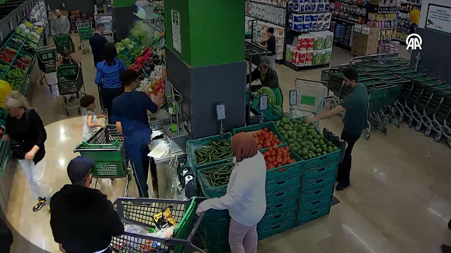 Market arabasındaki altın ve döviz dolu çantayı çaldılar: 2 zanlı tutuklandı
