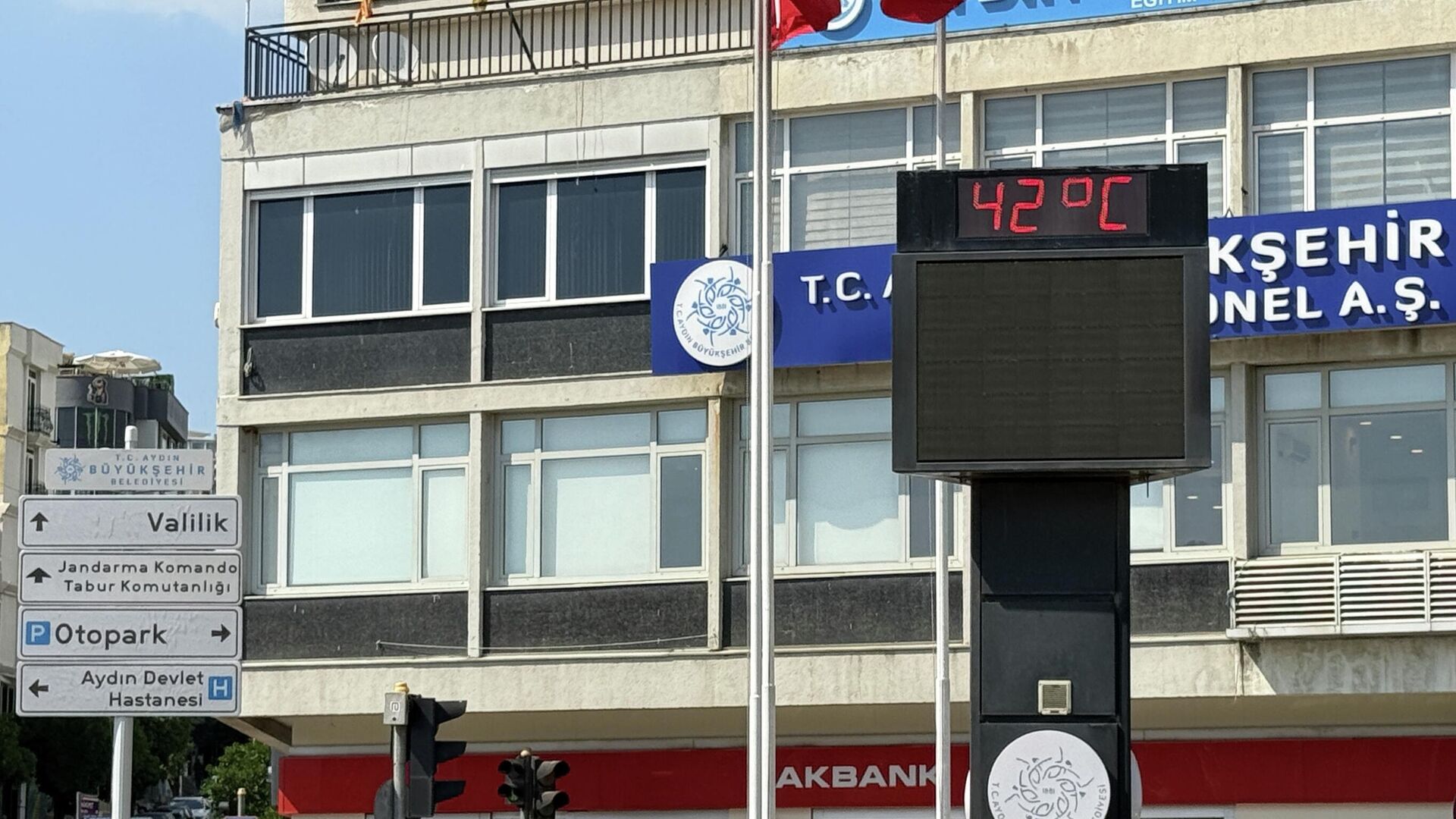 Aydın'da termometre 42 dereceyi gösterdi: Bazı cadde ve sokaklar boş kaldı