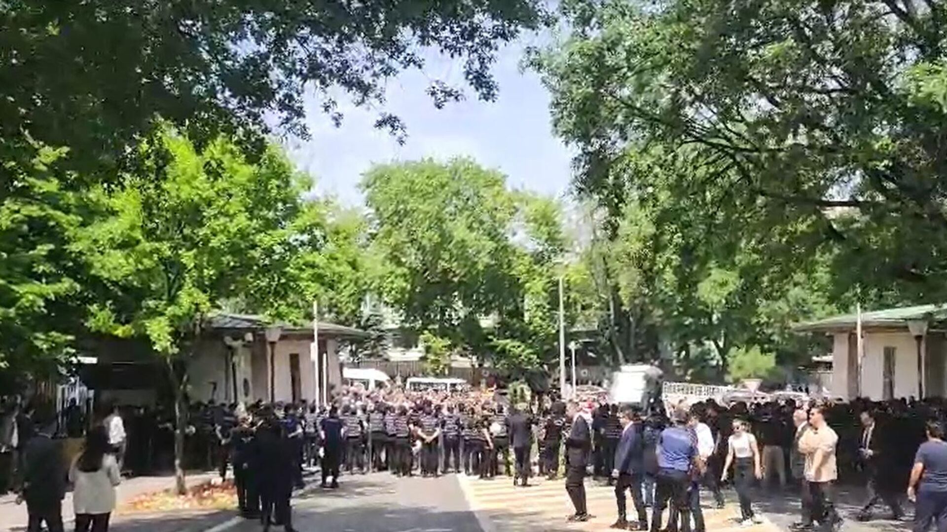 CHP Grubu'na güvenlik riski nedeniyle ziyaretçi alınmayacak: Kılıçdaroğlu'ndan 'genel merkez' çağrısı