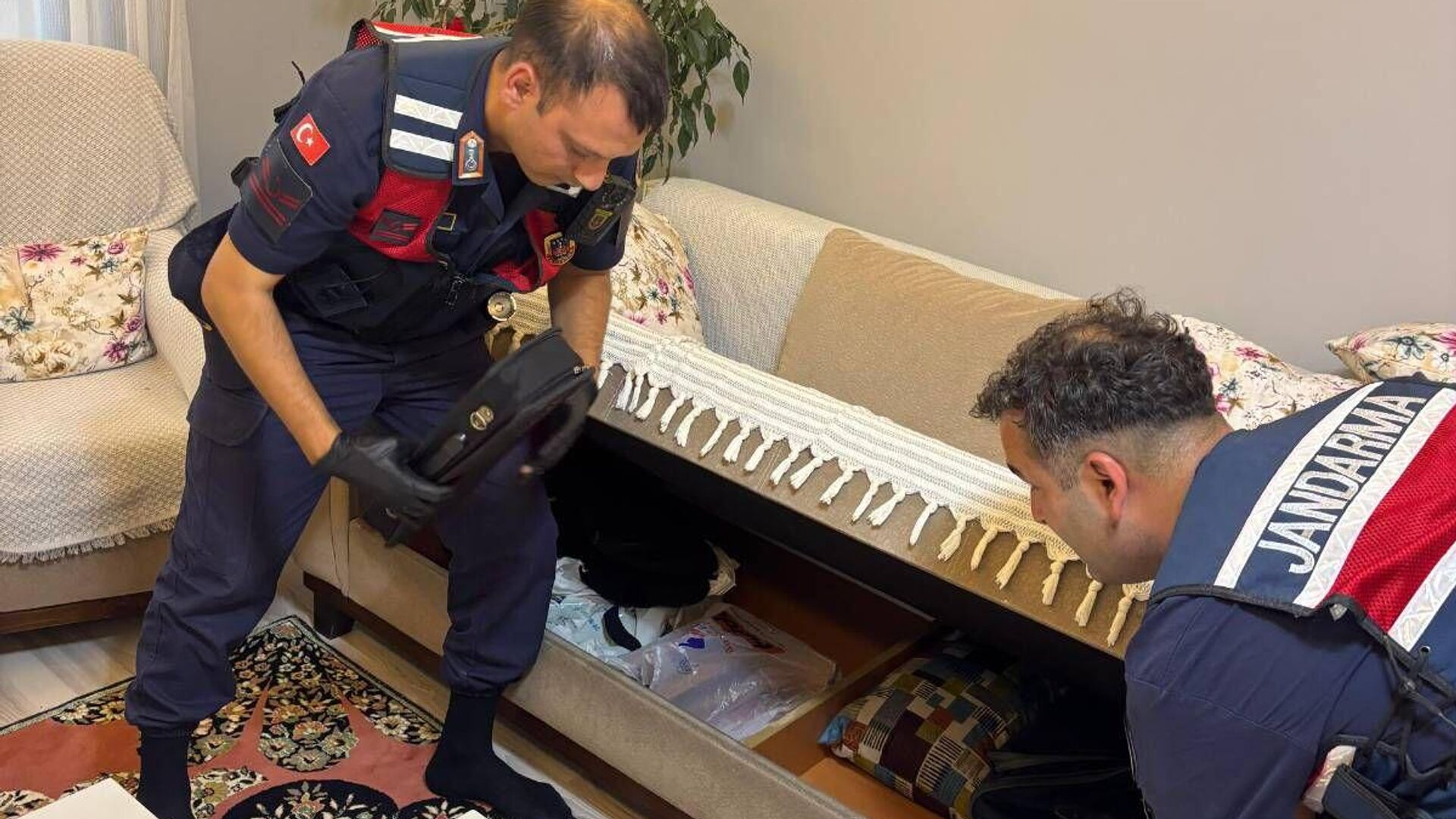 Antalya merkezli 27 ilde bahis operasyonu: 72 kişi gözaltına alındı
