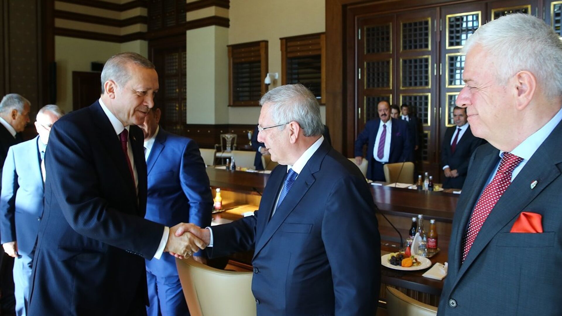 Cumhurbaşkanı Erdoğan, Aziz Yıldırım'la telefon görüşmesi yaptı