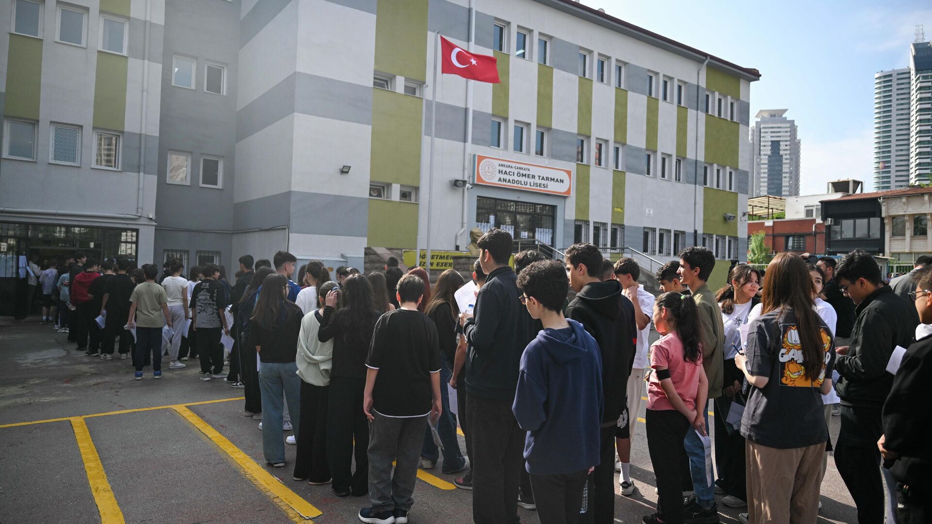 LGS maratonu başladı: 1 milyondan fazla öğrenci sınavda ter döküyor