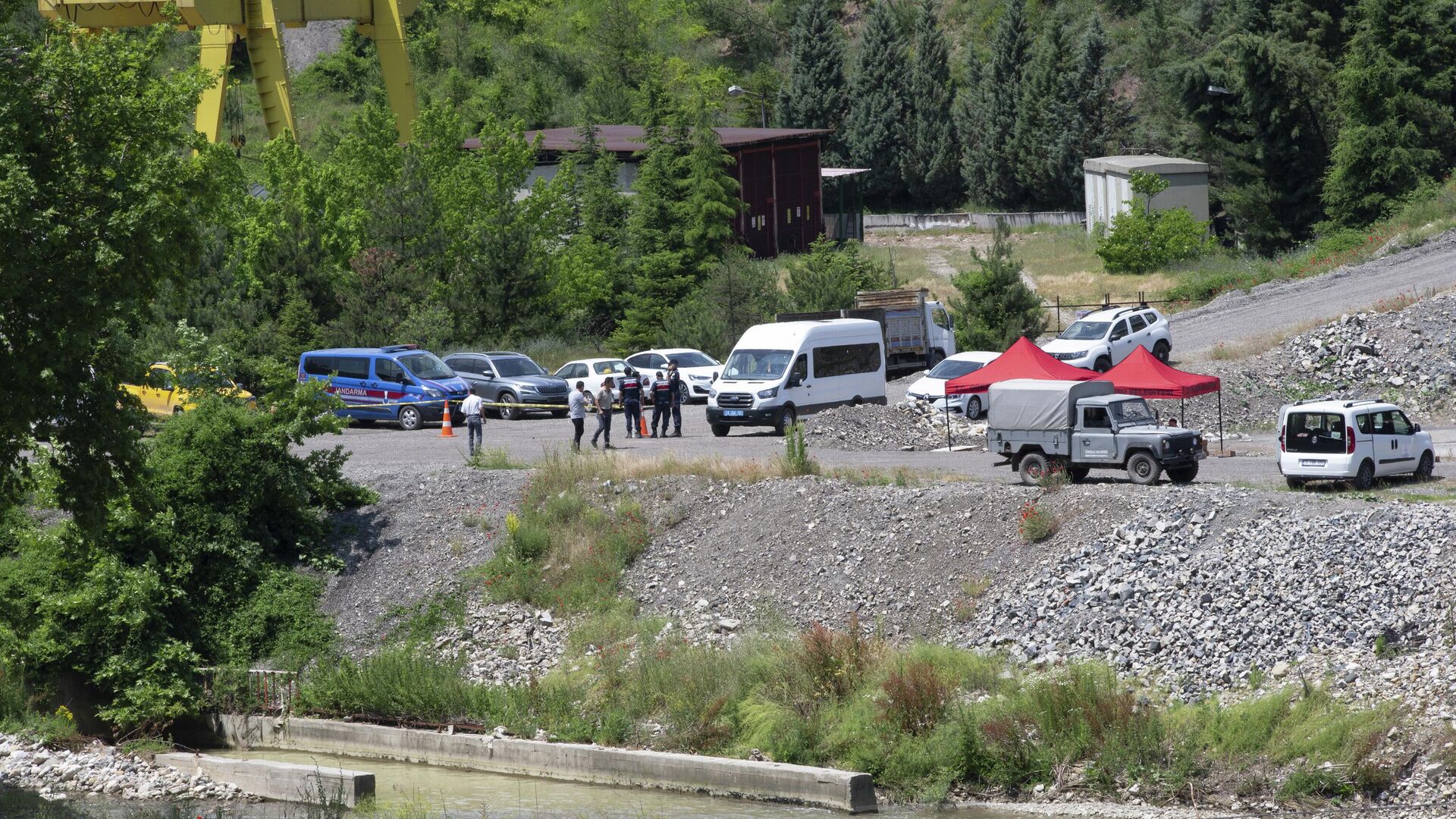 Bolu'da göçük altında kalan işçi 3 gündür aranıyor