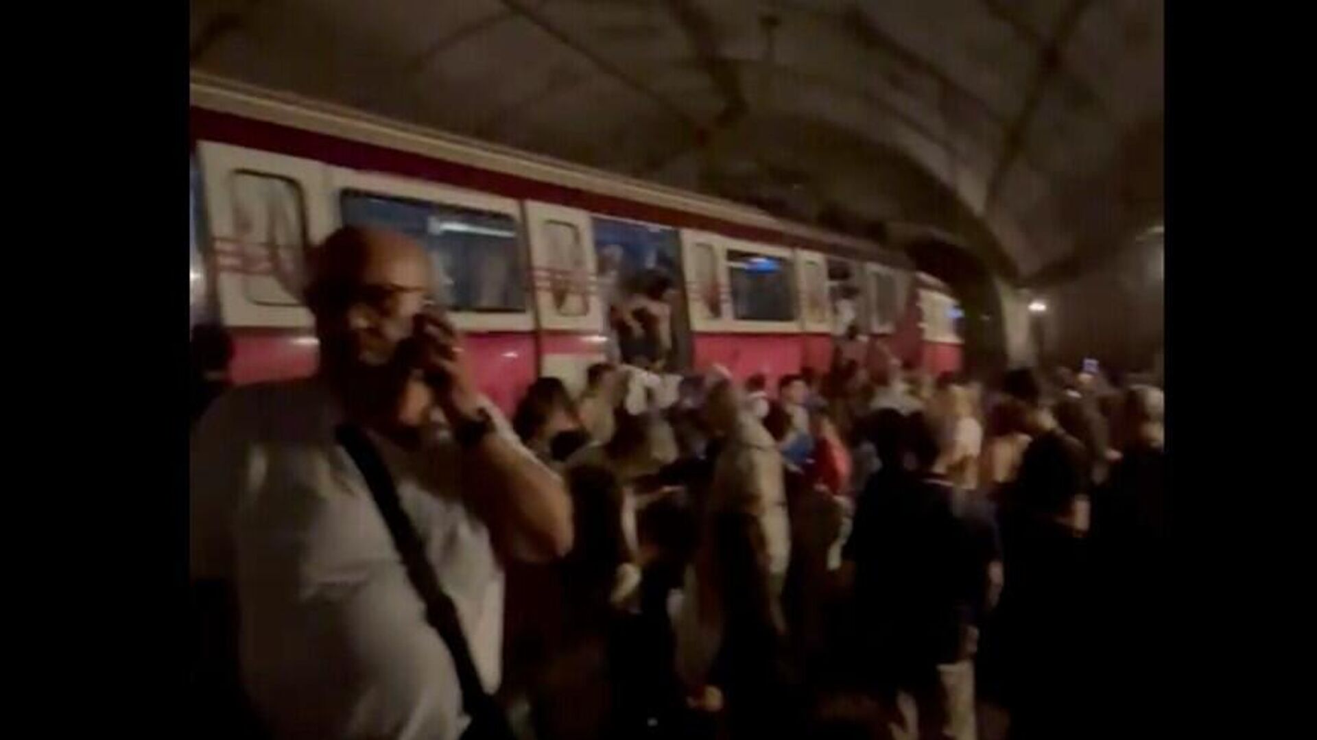 İstanbul'da metro raydan çıktı: 3 kişi hastaneye kaldırıldı