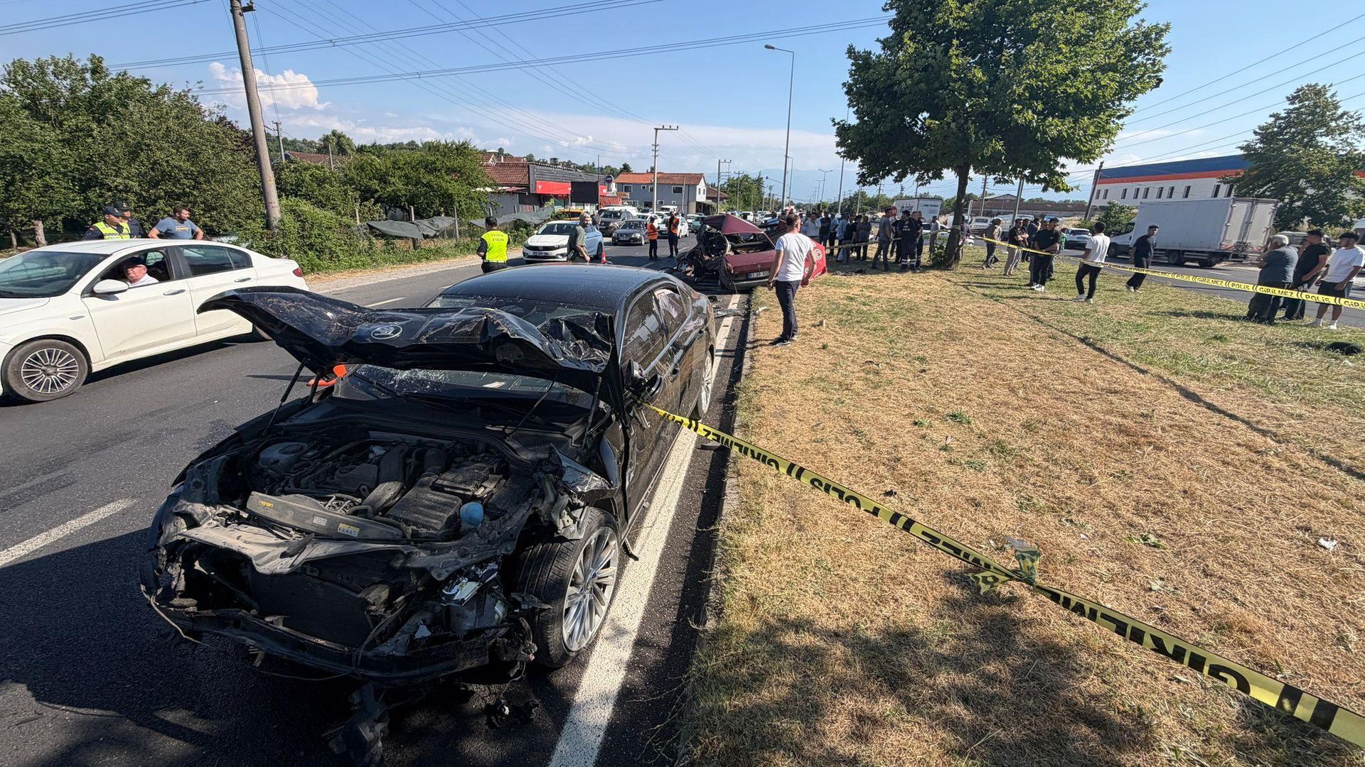 AK Partili vekil ve oğlu trafik kazası geçirdi: 1 ölü