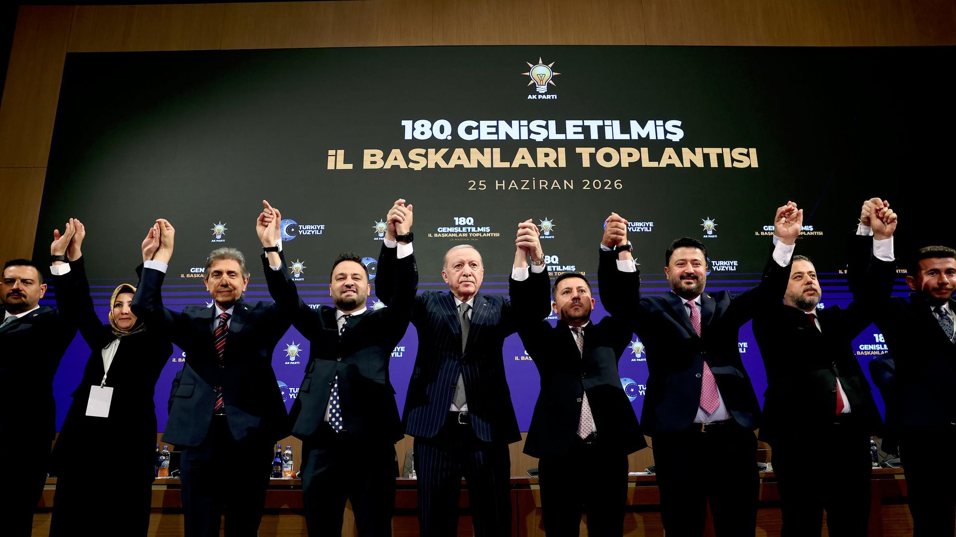 Cumhurbaşkanı Erdoğan rozetlerini taktı: Rasim Arı, Mesut Özarslan ve Mehmet Özcan AK Parti'ye katıldı