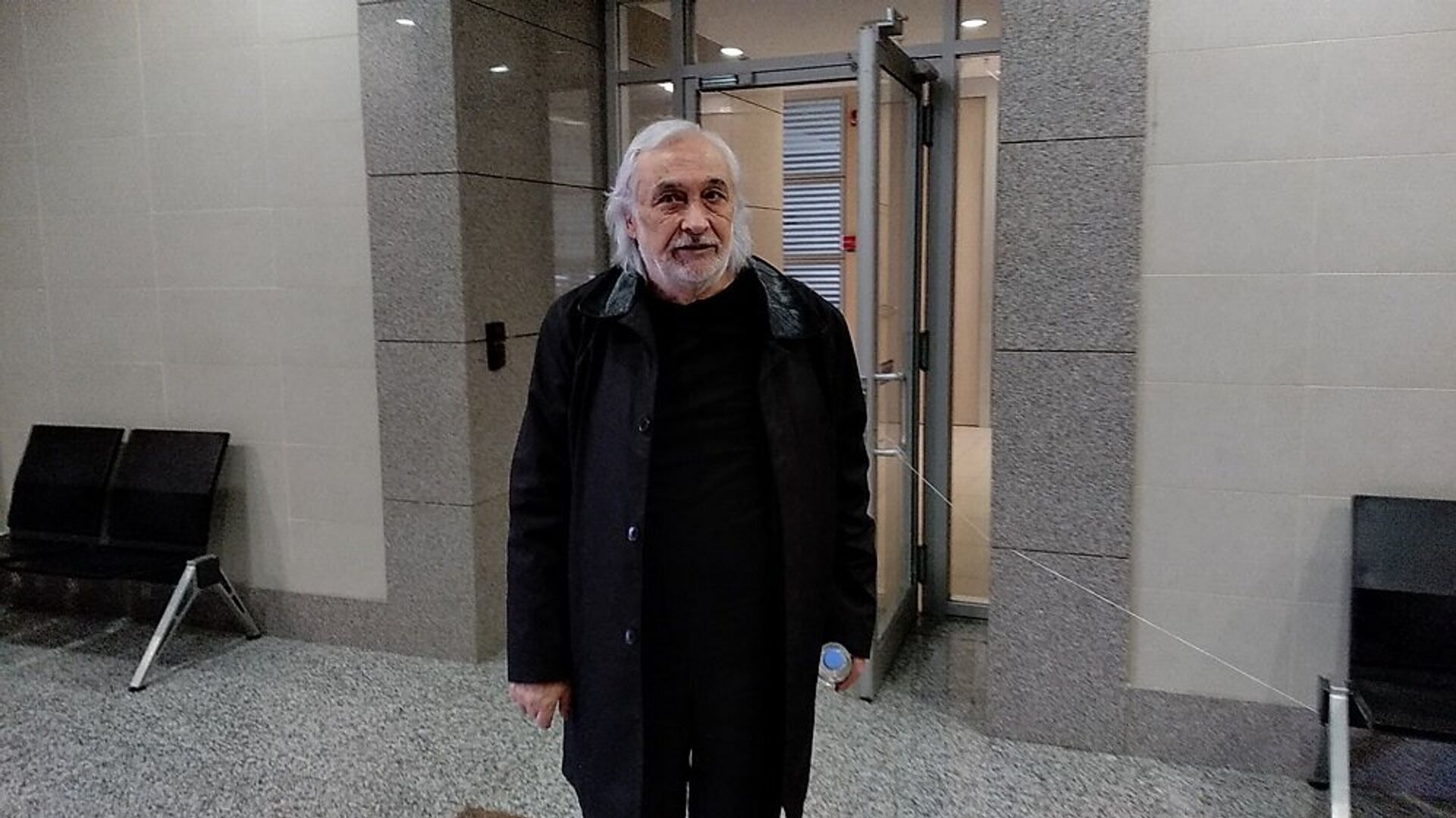 Usta tiyatrocu Müjdat Gezen'e hapis cezası