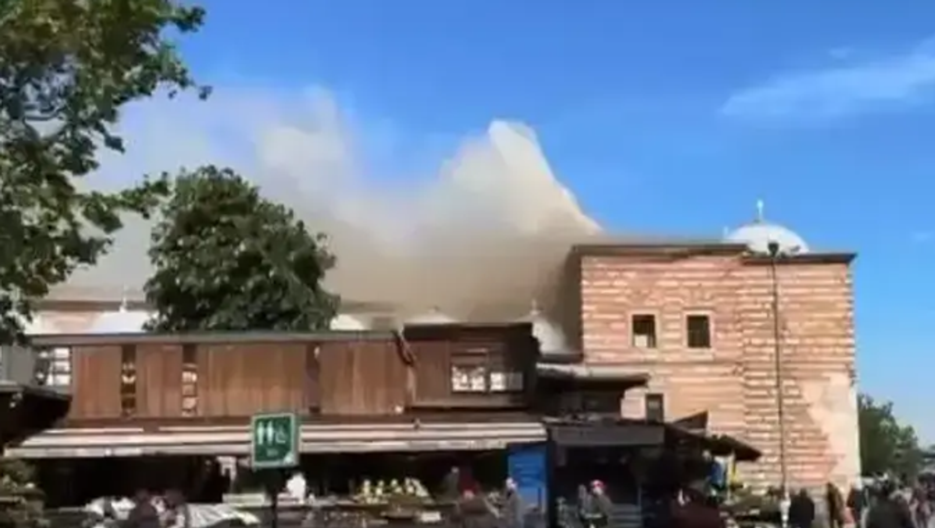 Tarihi Mısır Çarşısı'nda yangın