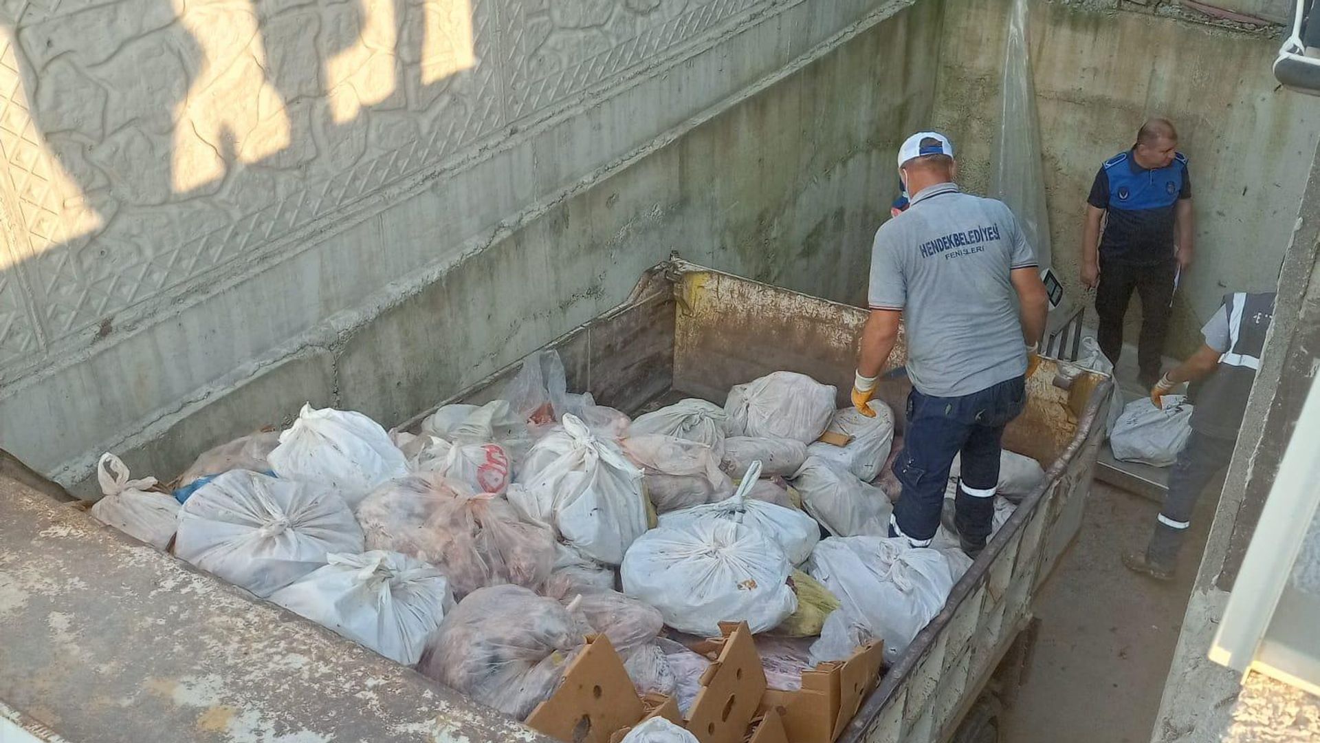 Sakarya'da sucuk üretim tesisindeki 5.5 ton et imha edildi