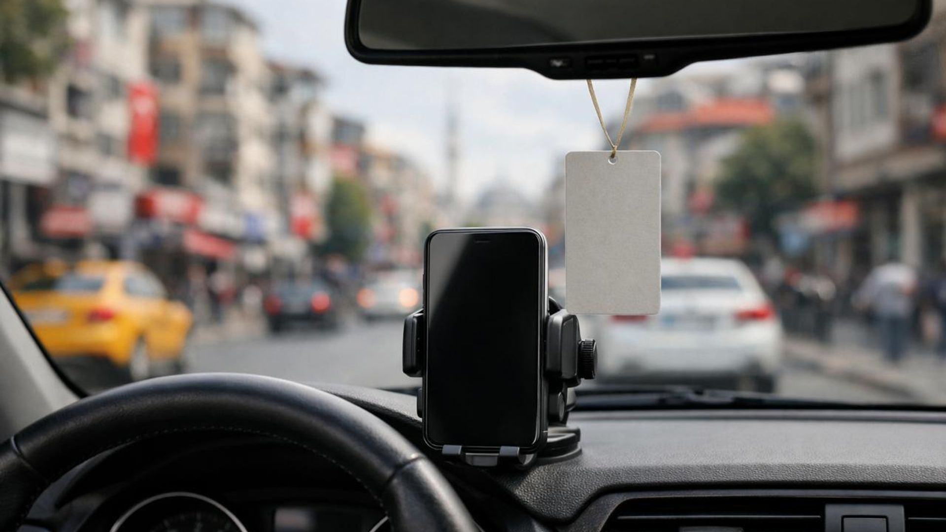 Araç içi ekranlardan telefon tutuculara kadar yeni yönetmelik yürürlüğe girdi: Neler yasaklandı?