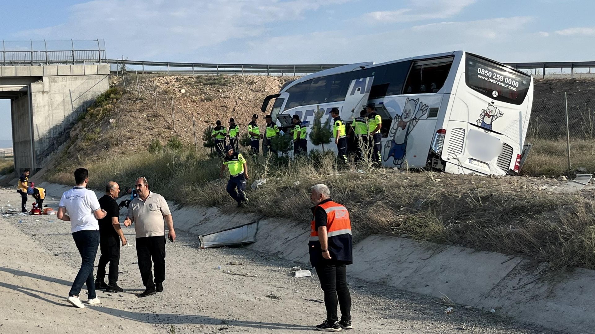 Aksaray'da yolcu otobüsü kazası: Çok sayıda yaralı var