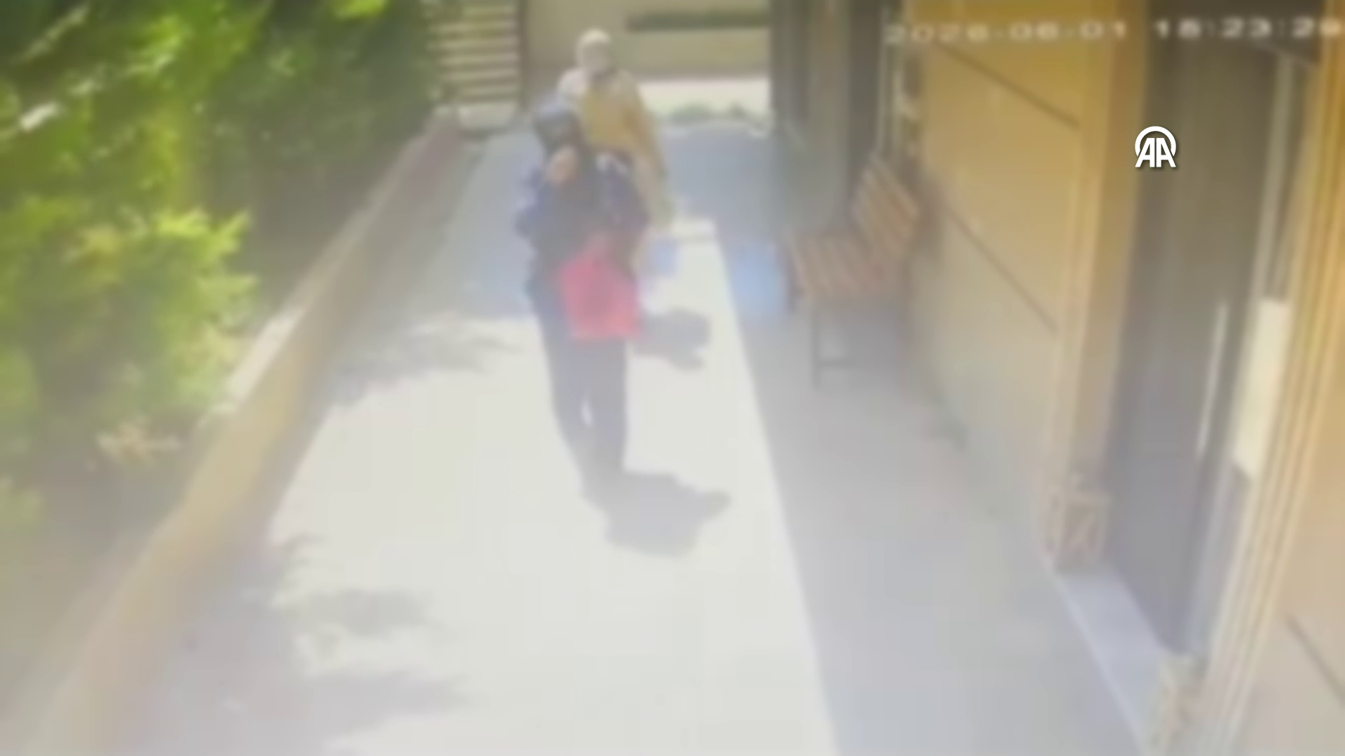 Evlerden milyonlarca liralık hırsızlık yapan 3 kadın yakalandı: Birinin 238 suç kaydı olduğu ortaya çıktı
