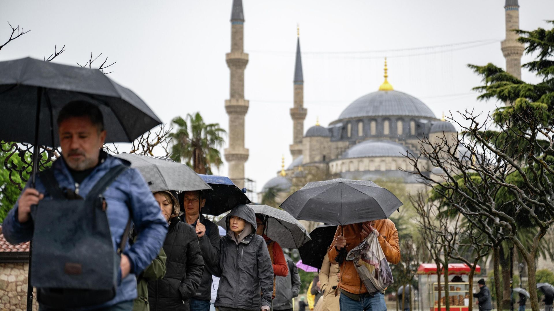AKOM'dan İstanbul için yeni hava durumu uyarısı: Yağış için tarih verildi