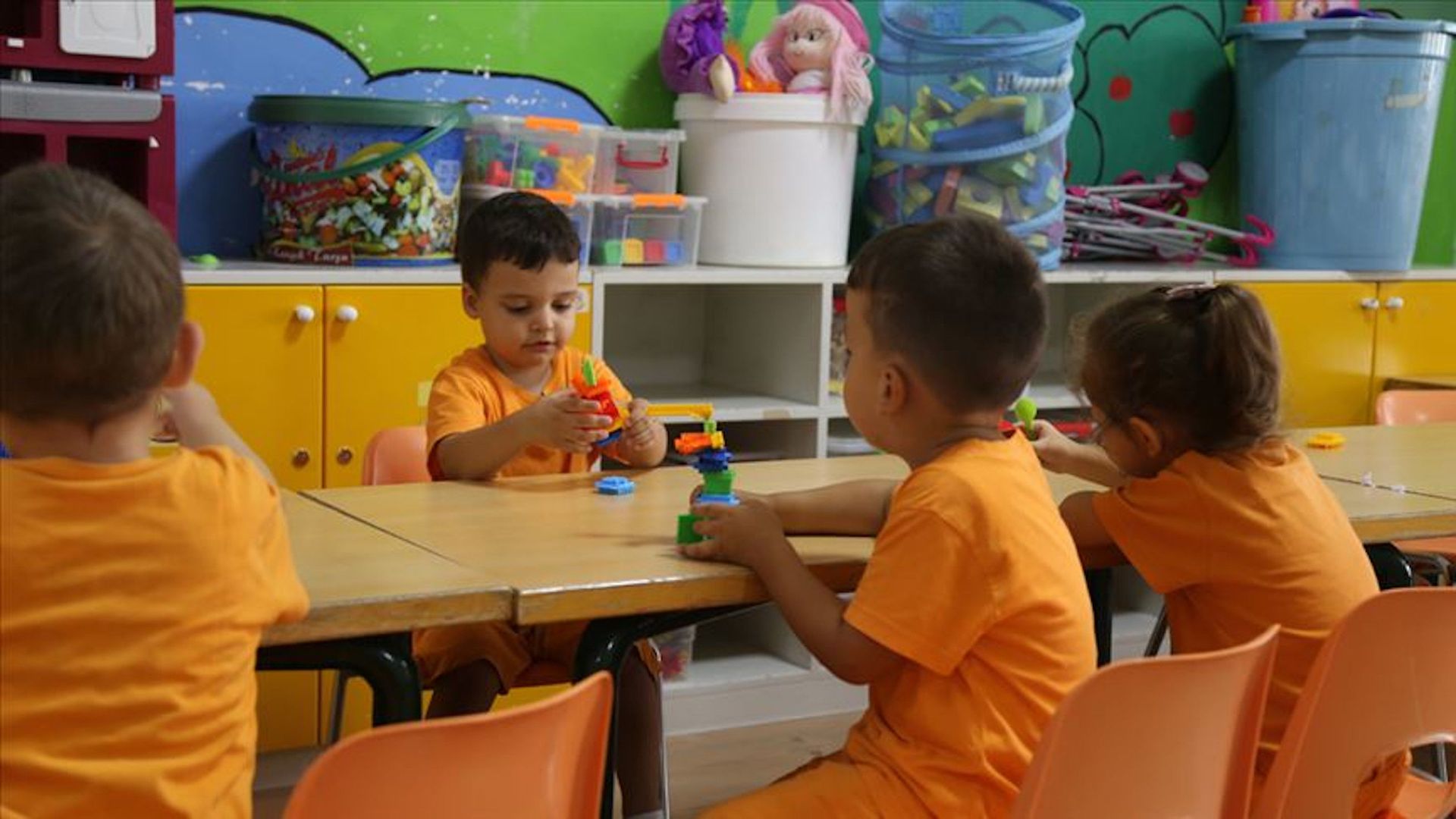 Çalışan ebeveynler dikkat: Vardiyalı çalışan personele 7/24 hizmet verecek kreş desteği geliyor