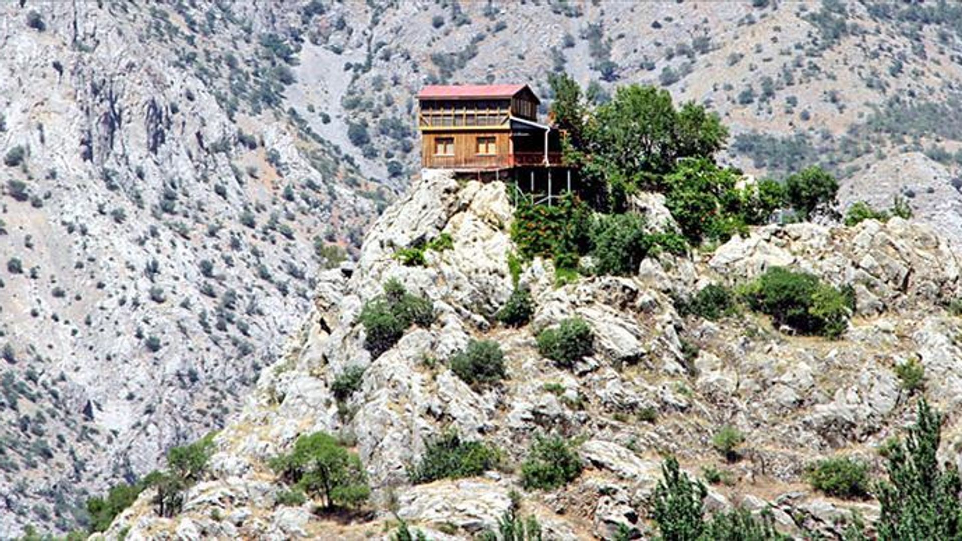 Kayalığın üzerindeki meşhur ev satışa çıktı: Fiyatı belli oldu