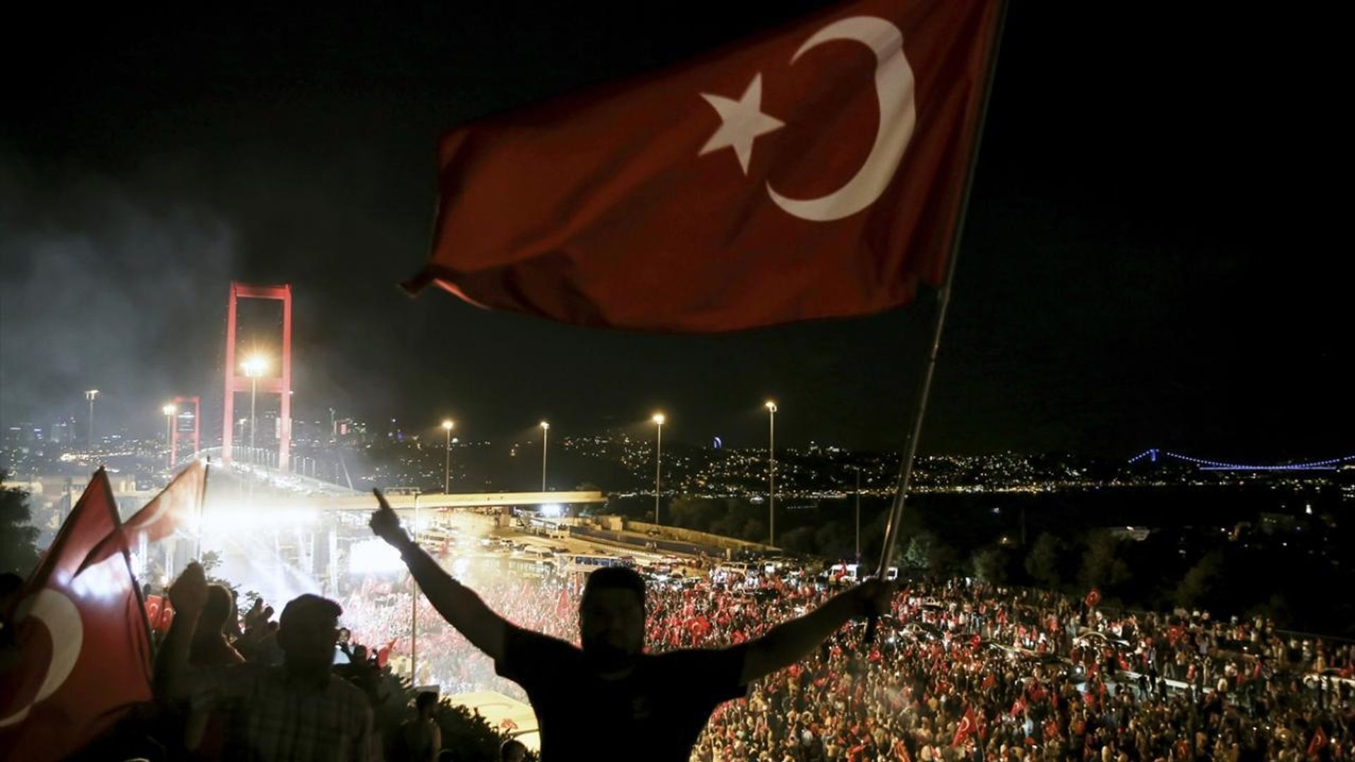 15 Temmuz resmi tatil mi? Bankalar, noterler ve kamu kurumları açık mı?