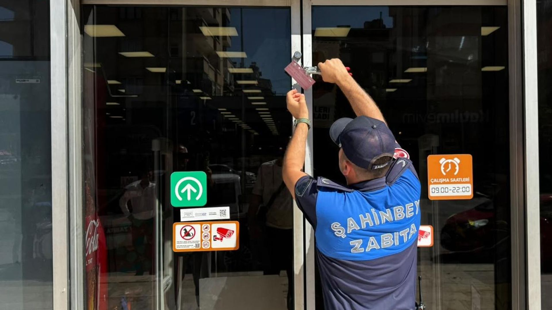 Tarihi geçmiş ürün sattı: Zincir market 7 gün kapatıldı