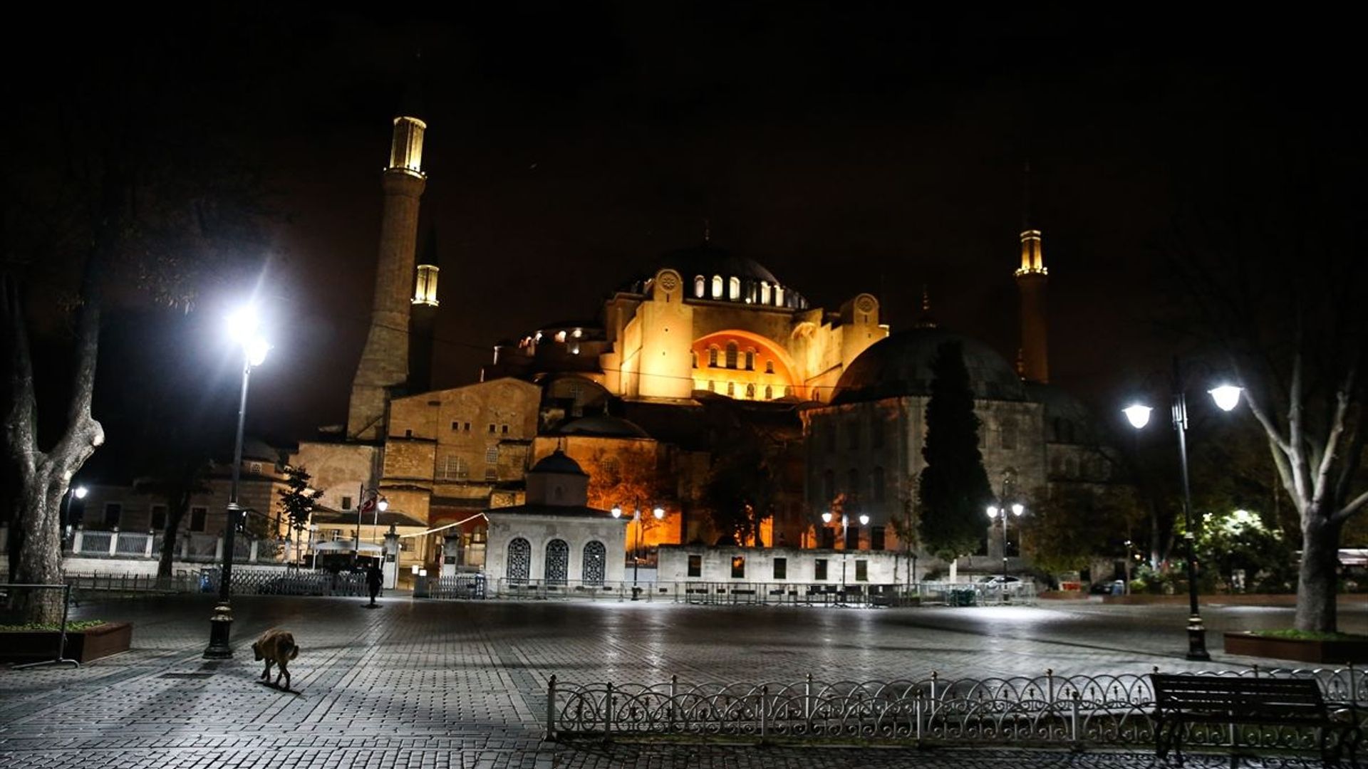 Ayasofya'da iki turist gözaltına alındı